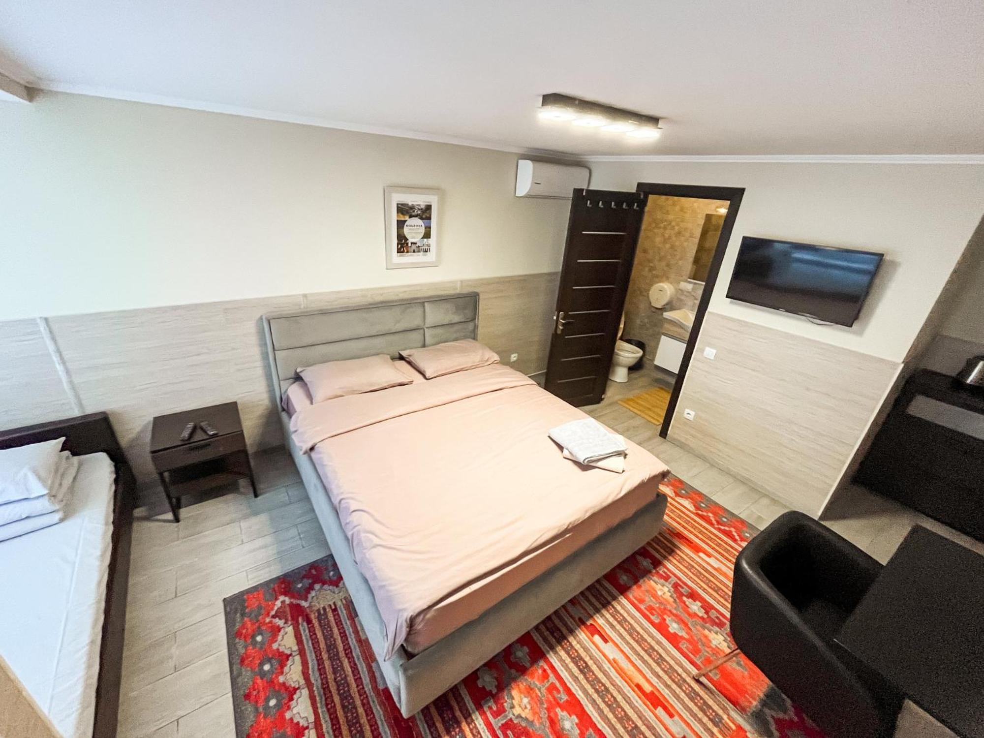 77/5 Hotel Chişinău Eksteriør billede