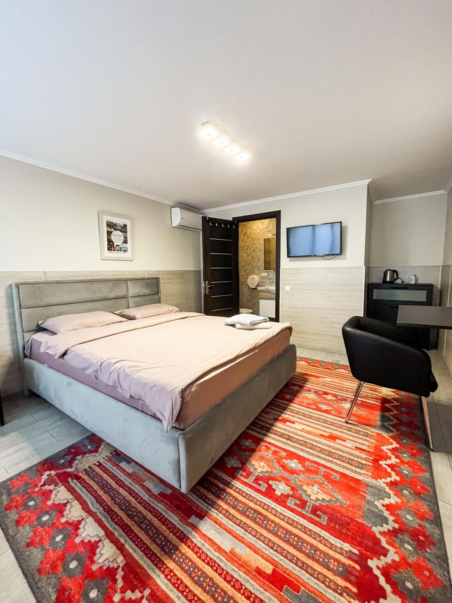 77/5 Hotel Chişinău Eksteriør billede