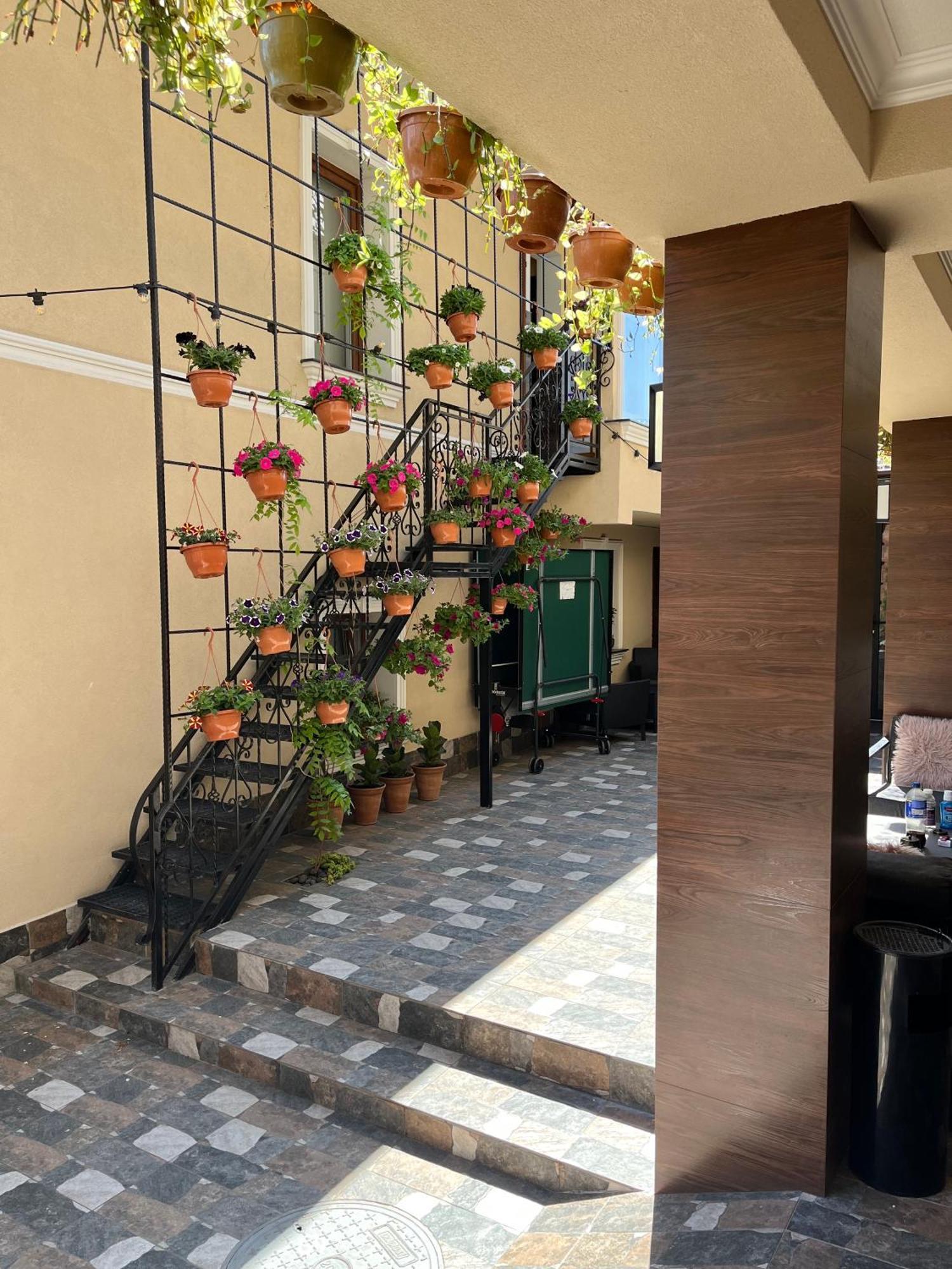 77/5 Hotel Chişinău Eksteriør billede