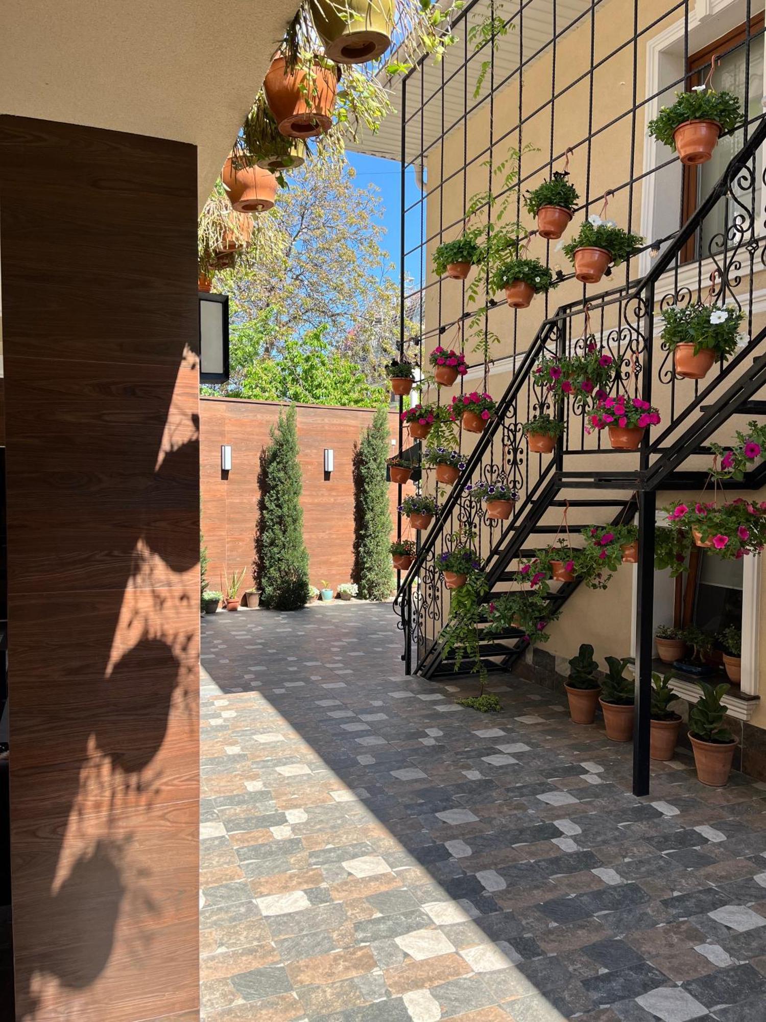 77/5 Hotel Chişinău Eksteriør billede