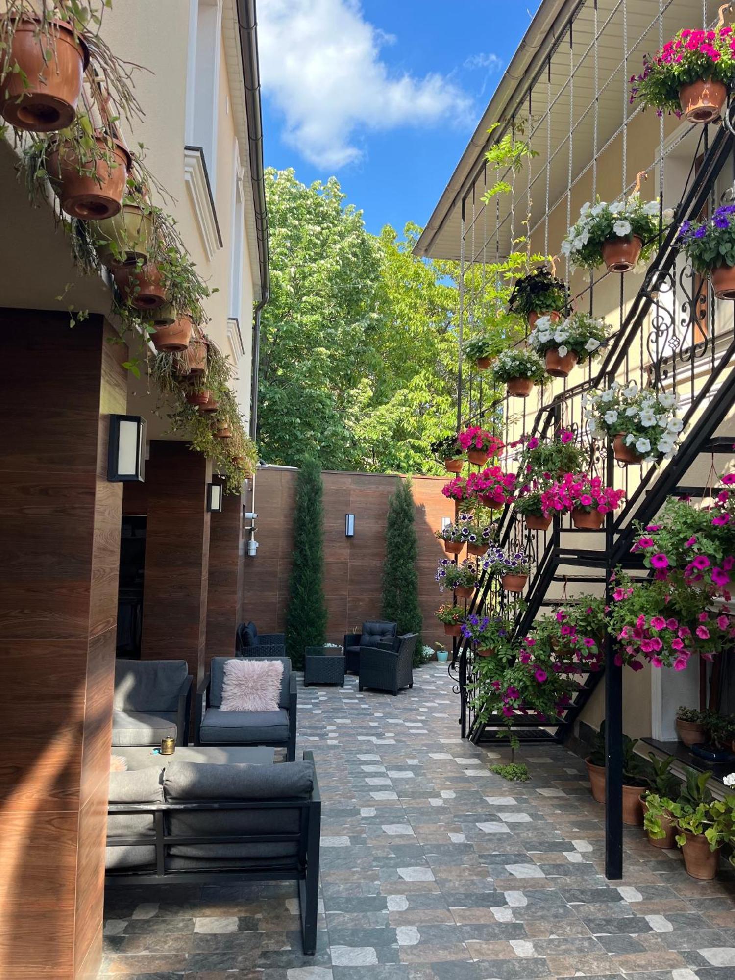 77/5 Hotel Chişinău Eksteriør billede
